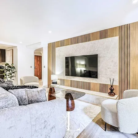 Les Lucioles 10 - Luxury Garden 3 Bedrooms - Sleeps 8