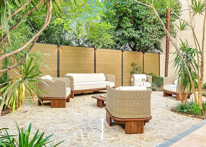 Les Lucioles 10 - Luxury Garden 3 Bedrooms - Sleeps 8 דירה *