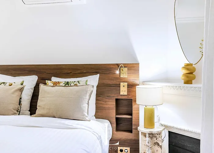 Les Lucioles 10 - Luxury Garden 3 Bedrooms - Sleeps 8 *