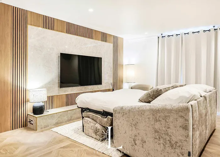 Les Lucioles 10 - Luxury Garden 3 Bedrooms - Sleeps 8 דירה קאן