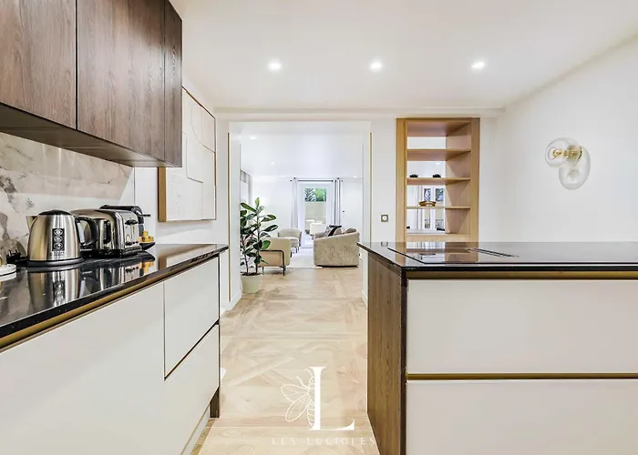 Les Lucioles 10 - Luxury Garden 3 Bedrooms - Sleeps 8 דירה *