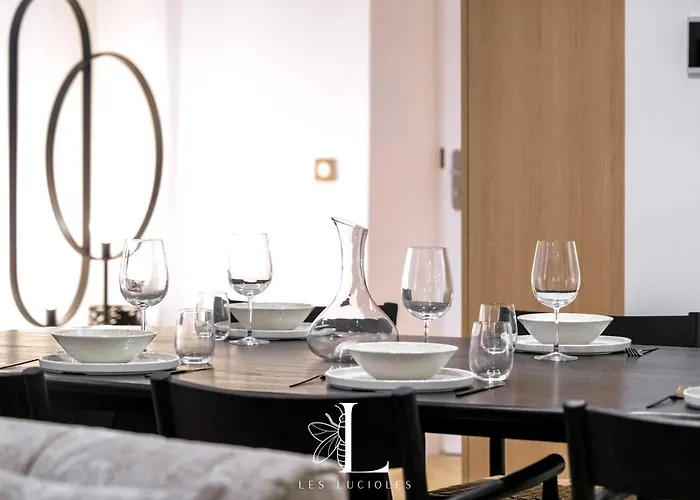 Les Lucioles 10 - Luxury Garden 3 Bedrooms - Sleeps 8 דירה